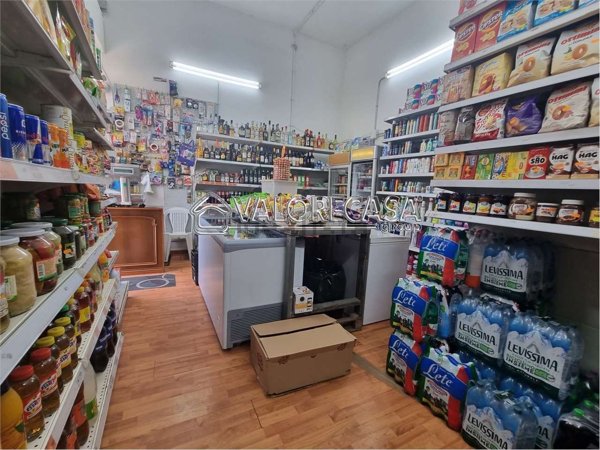 locale commerciale in vendita a Roma in zona Tor Bella Monaca