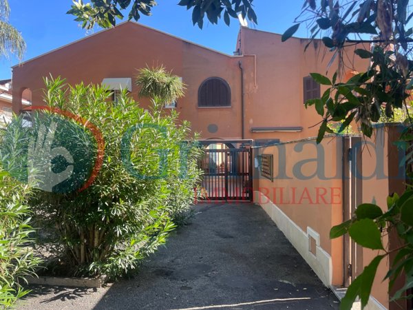 casa indipendente in vendita a Roma in zona Ponte Mammolo