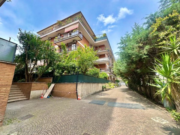 appartamento in vendita a Roma in zona Appio Claudio