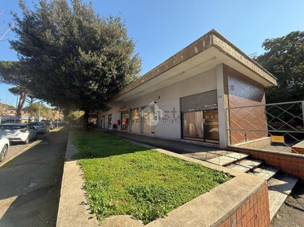 locale commerciale in vendita a Roma in zona Salario