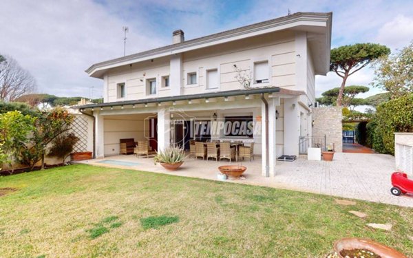 casa indipendente in vendita a Roma in zona Casal Palocco