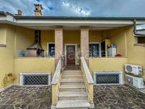 casa indipendente in vendita a Roma in zona Infernetto