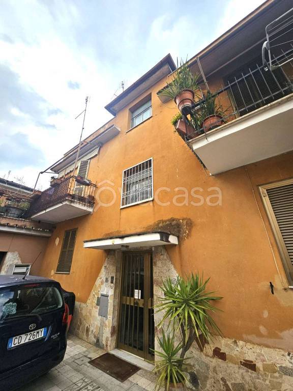 appartamento in vendita a Roma in zona Appio Pignatelli
