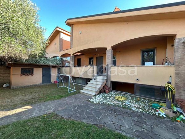 casa indipendente in vendita a Roma in zona Infernetto