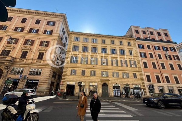 appartamento in vendita a Roma in zona Rione Regola