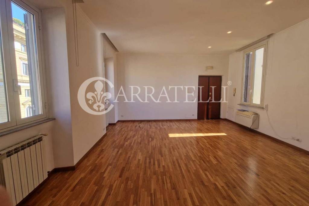 appartamento in vendita a Roma in zona Rione Regola
