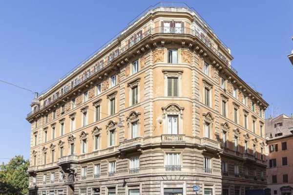 appartamento in vendita a Roma in zona Parione/Sant'Eustachio