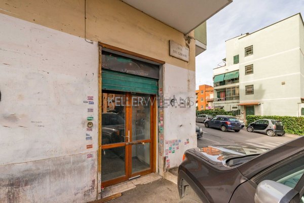 locale commerciale in vendita a Roma in zona Prenestino-Centocelle