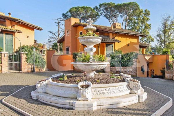casa indipendente in vendita a Roma in zona Pantan Monastero