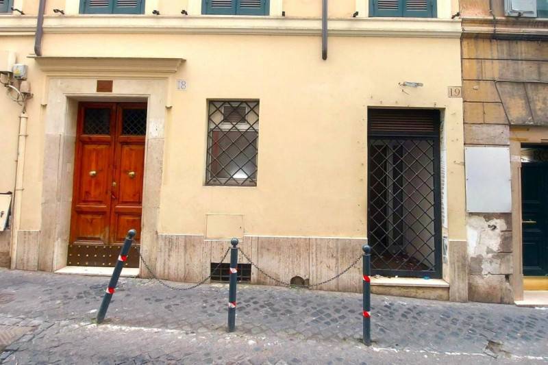 negozio in vendita a Roma in zona Trevi-Colonna