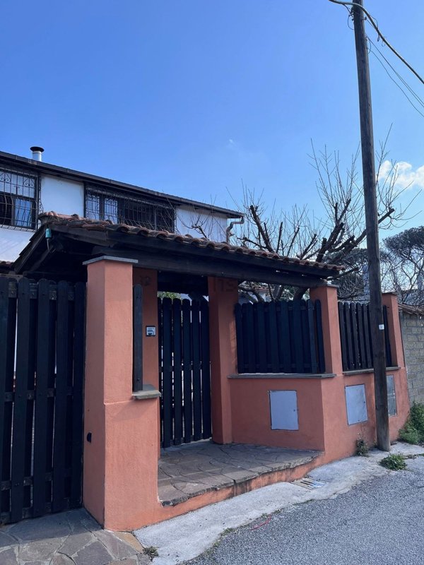 appartamento in vendita a Roma in zona Ostia Antica