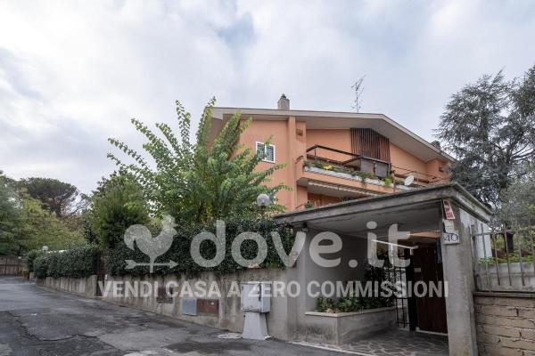 appartamento in vendita a Roma in zona Pantan Monastero