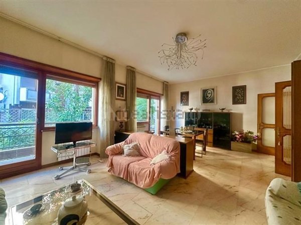 appartamento in vendita a Roma in zona Ardeatino