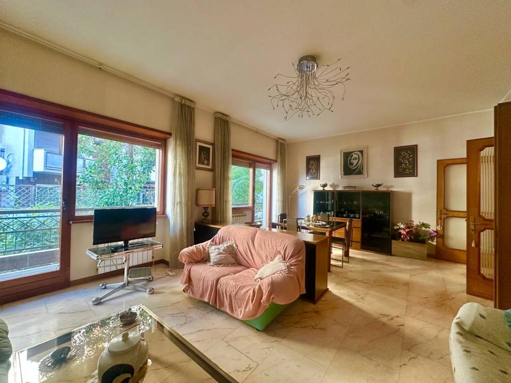 appartamento in vendita a Roma in zona Ardeatino