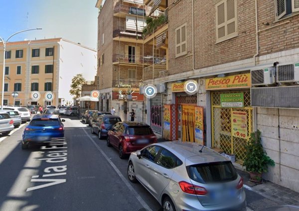 locale commerciale in vendita a Roma in zona Tuscolano