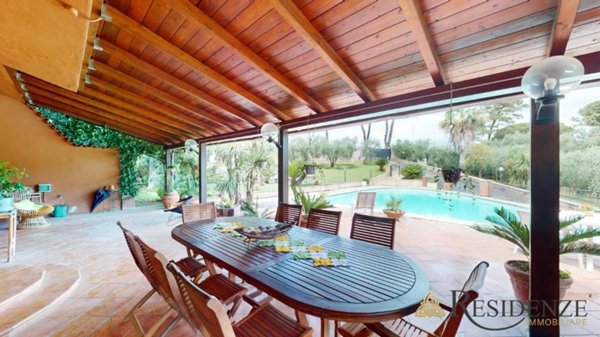 casa indipendente in vendita a Roma in zona Tomba di Nerone