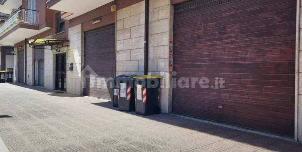 negozio in vendita a Roma in zona Colle Prenestino