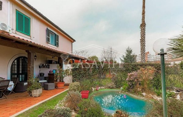 casa indipendente in vendita a Roma in zona Castel di Guido