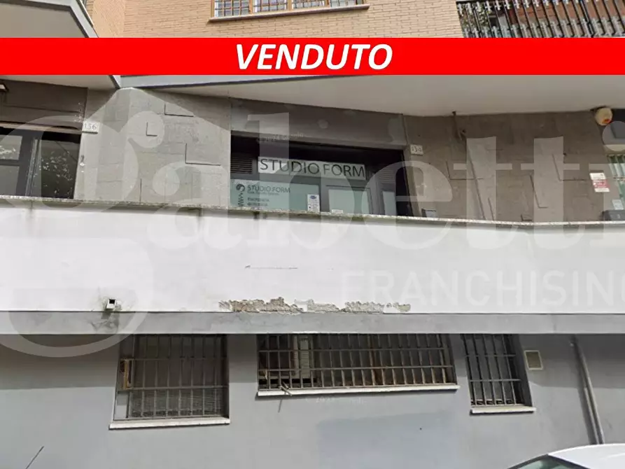 locale commerciale in vendita a Roma in zona Tor di Quinto