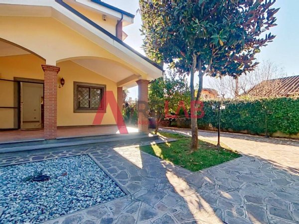 casa indipendente in vendita a Roma in zona EUR