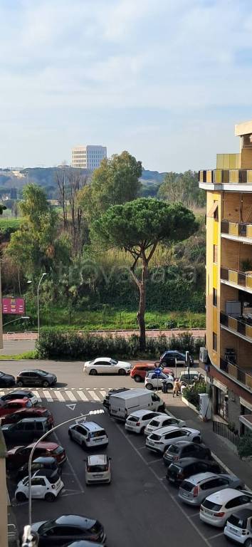 appartamento in vendita a Roma in zona Ardeatino