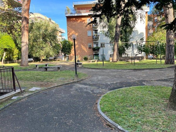 appartamento in vendita a Roma in zona Ardeatino