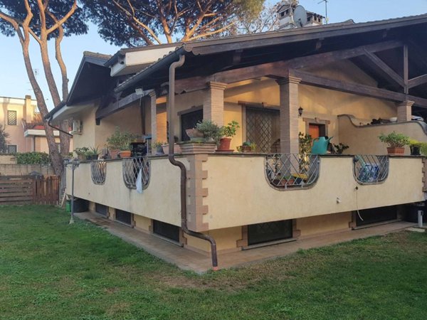 casa indipendente in vendita a Roma in zona Infernetto
