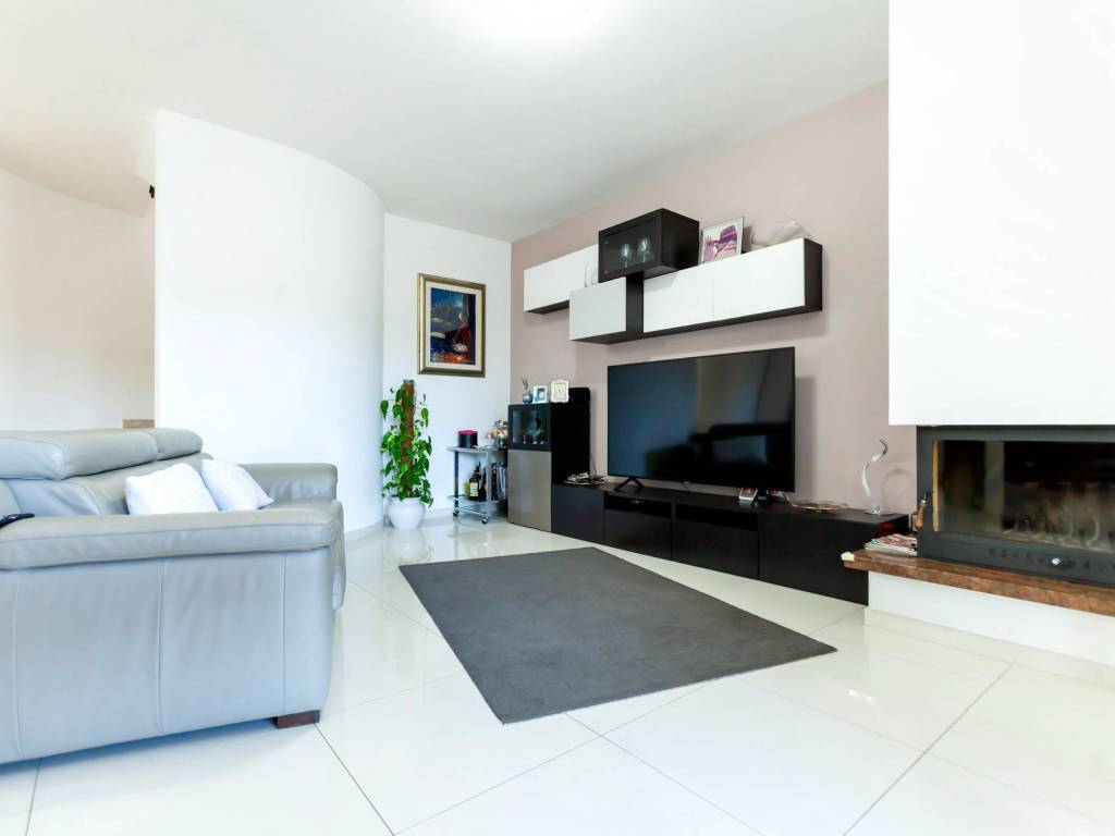 casa indipendente in vendita a Roma in zona Casal Palocco