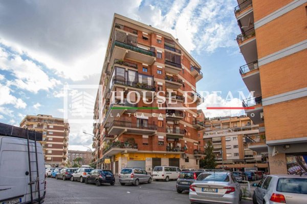 appartamento in vendita a Roma in zona Appio Claudio