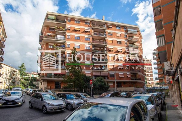 appartamento in vendita a Roma in zona Appio Claudio