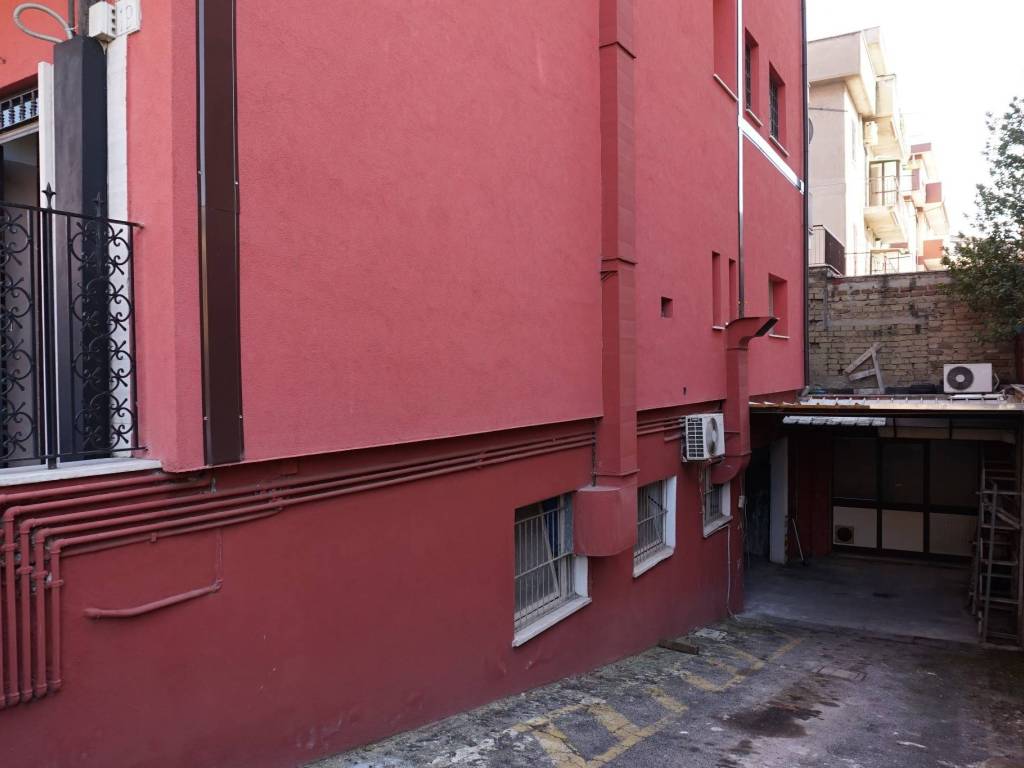 negozio in vendita a Roma in zona Torre Angela