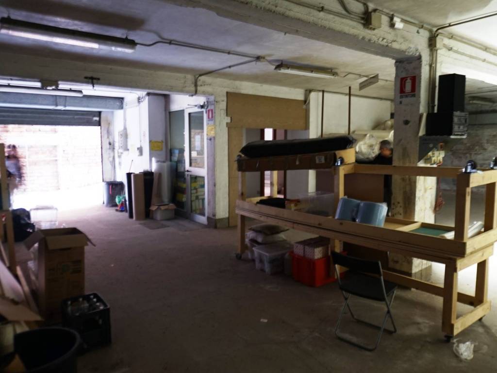 negozio in vendita a Roma in zona Torre Angela