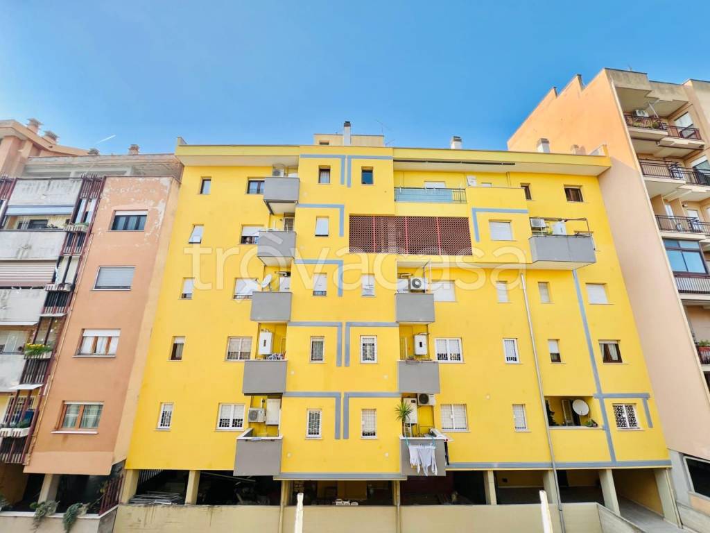 appartamento in vendita a Roma in zona Tor de' Cenci