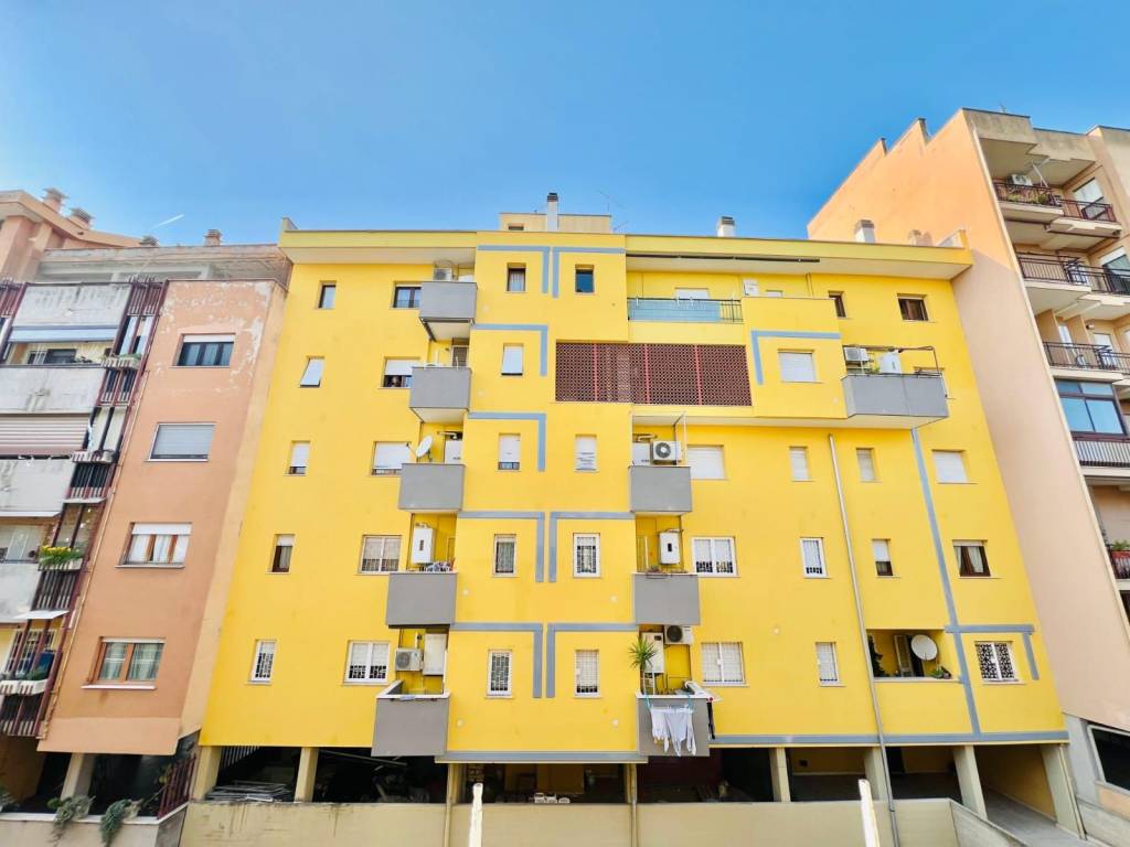 appartamento in vendita a Roma in zona Tor de' Cenci