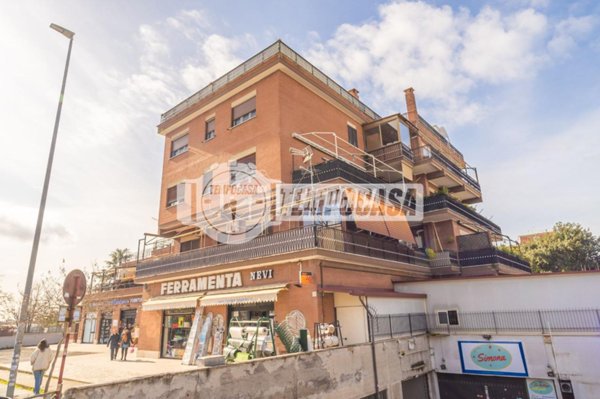 appartamento in vendita a Roma in zona Corviale