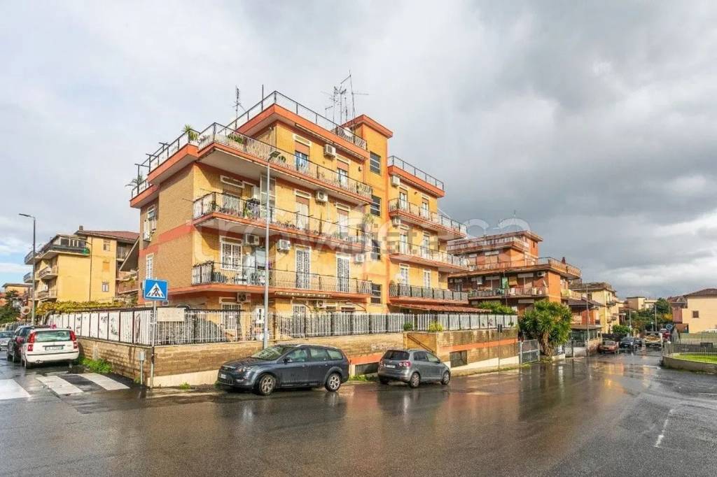 appartamento in vendita a Roma in zona Finocchio