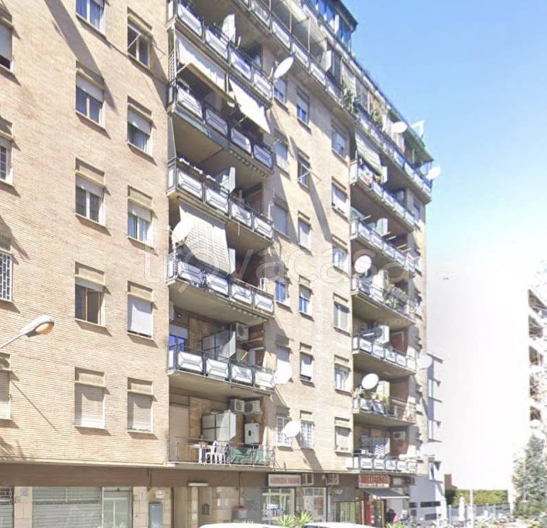 appartamento in vendita a Roma in zona Ostiense