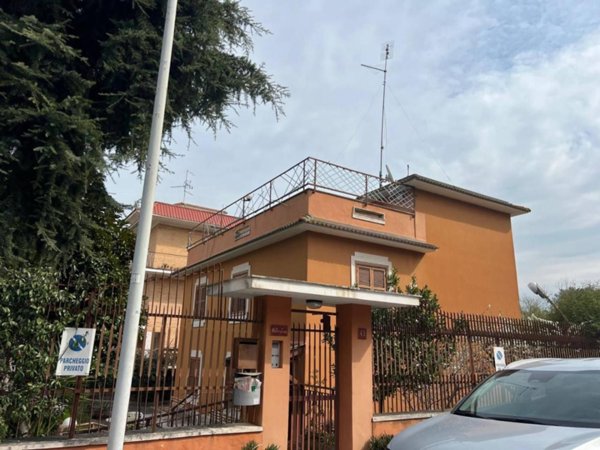casa indipendente in vendita a Roma in zona Vigna Murata