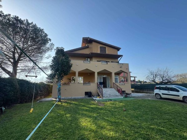 casa indipendente in vendita a Roma in zona Trigoria