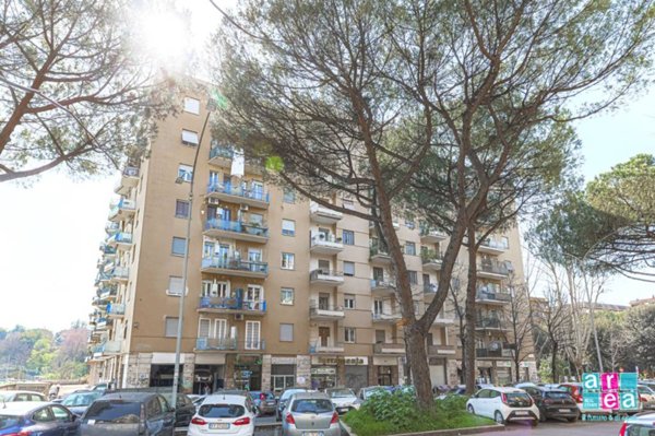 appartamento in vendita a Roma in zona Ostiense