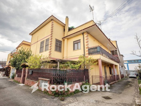 appartamento in vendita a Roma in zona Romanina
