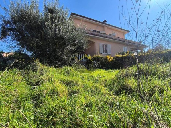 casa indipendente in vendita a Roma in zona Selva Candida