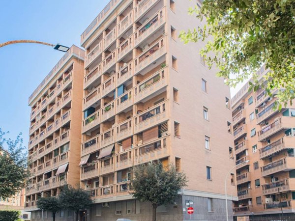 appartamento in vendita a Roma in zona Ostiense