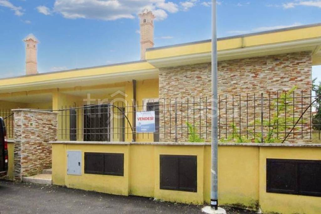 casa indipendente in vendita a Roma in zona Torre Gaia