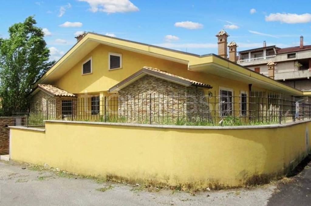 casa indipendente in vendita a Roma in zona Torre Gaia