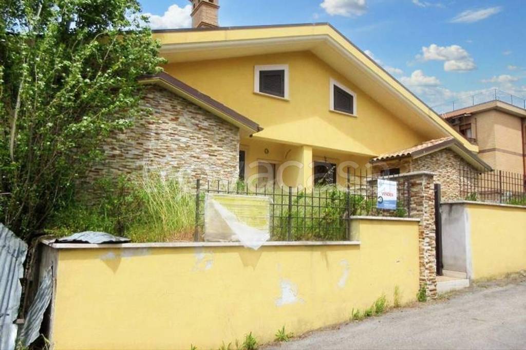 casa indipendente in vendita a Roma in zona Torre Gaia