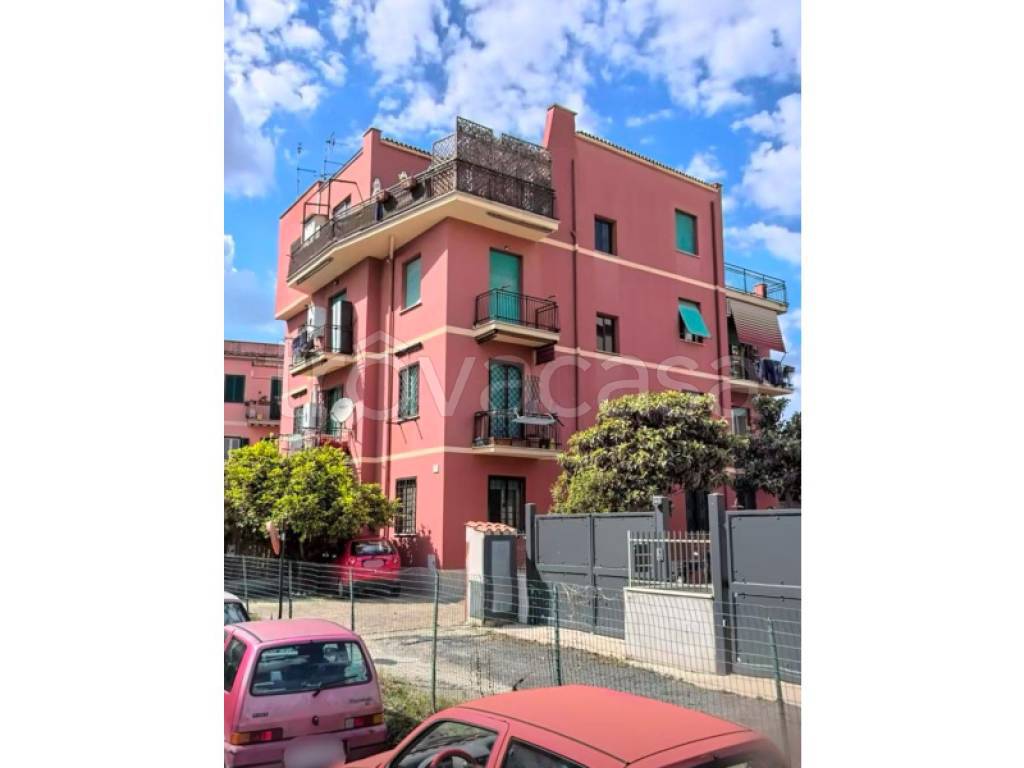 appartamento in vendita a Roma in zona Corviale