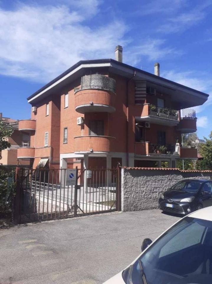 appartamento in vendita a Roma in zona Torrevecchia