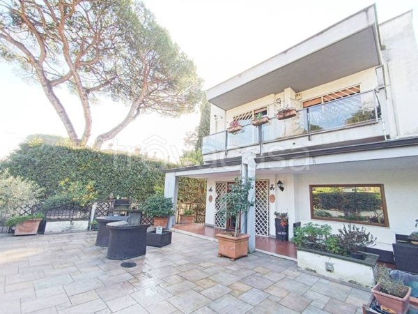 casa indipendente in vendita a Roma in zona Appio Pignatelli