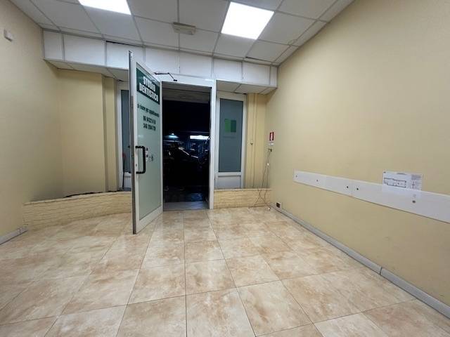 locale commerciale in vendita a Roma in zona Portuense